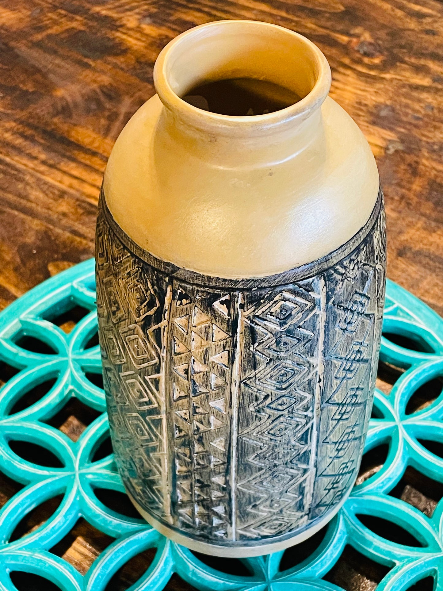 Hand Painted Aztec Vase {black}